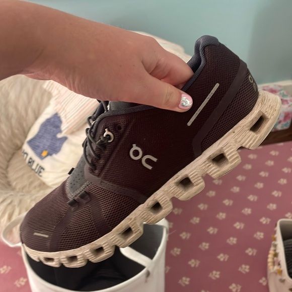 Maroon ON’s - Picture 1 of 4